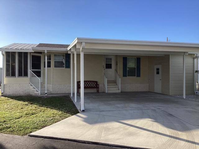Sarasota, FL Mobile Home for Sale located at 1919 Buccaneer Drive Buckingham Club